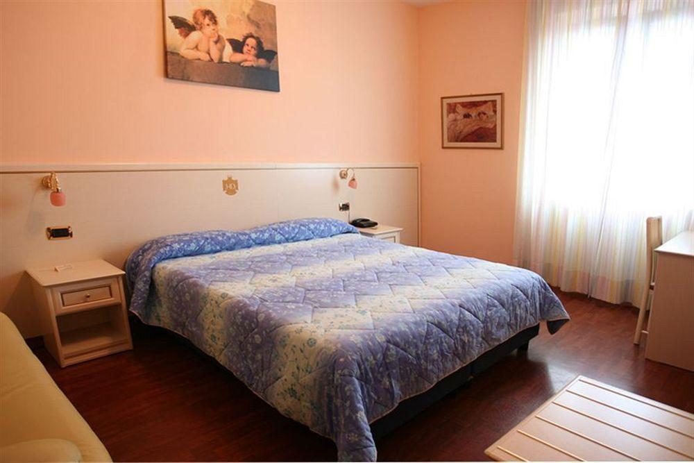 كاميرينو Hotel I Duchi المظهر الخارجي الصورة