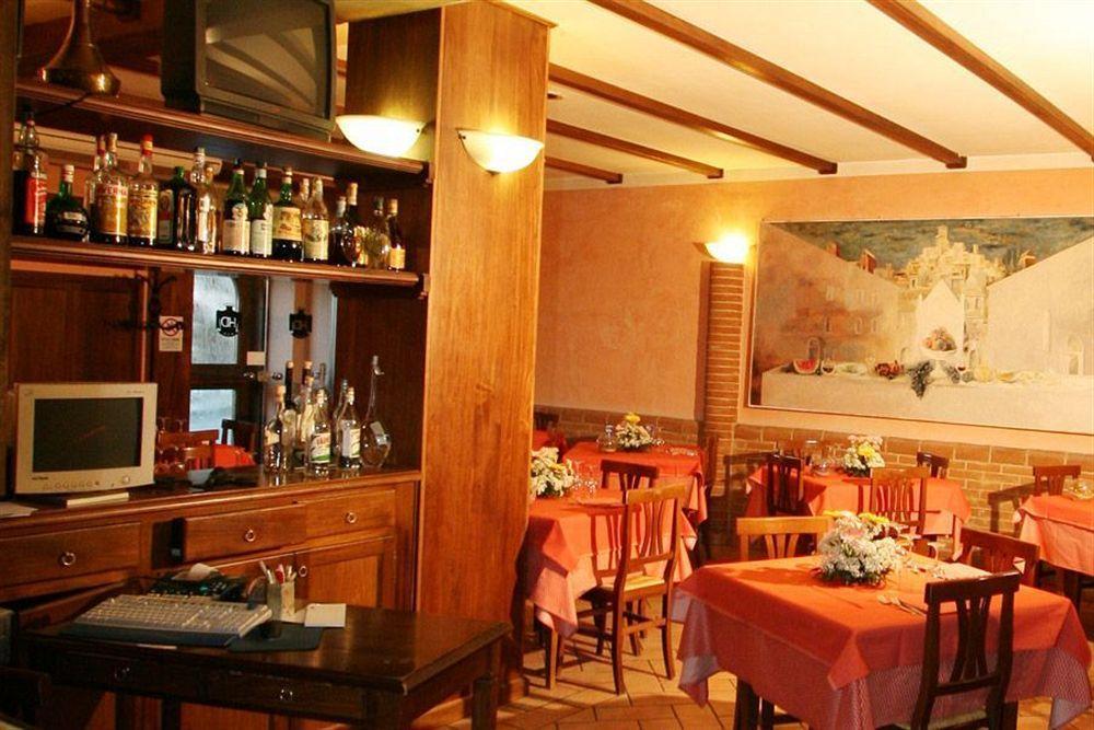 كاميرينو Hotel I Duchi المظهر الخارجي الصورة