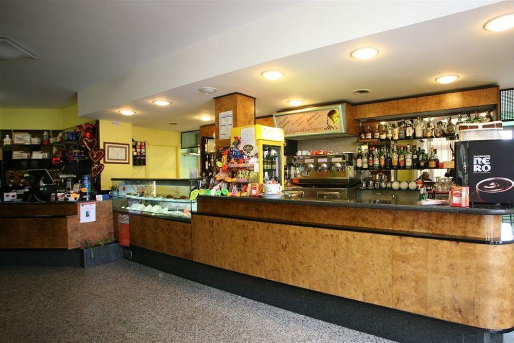 كاميرينو Hotel I Duchi المظهر الخارجي الصورة
