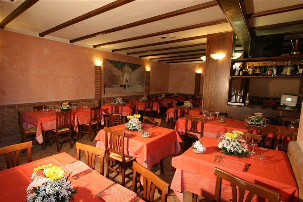 كاميرينو Hotel I Duchi المظهر الخارجي الصورة