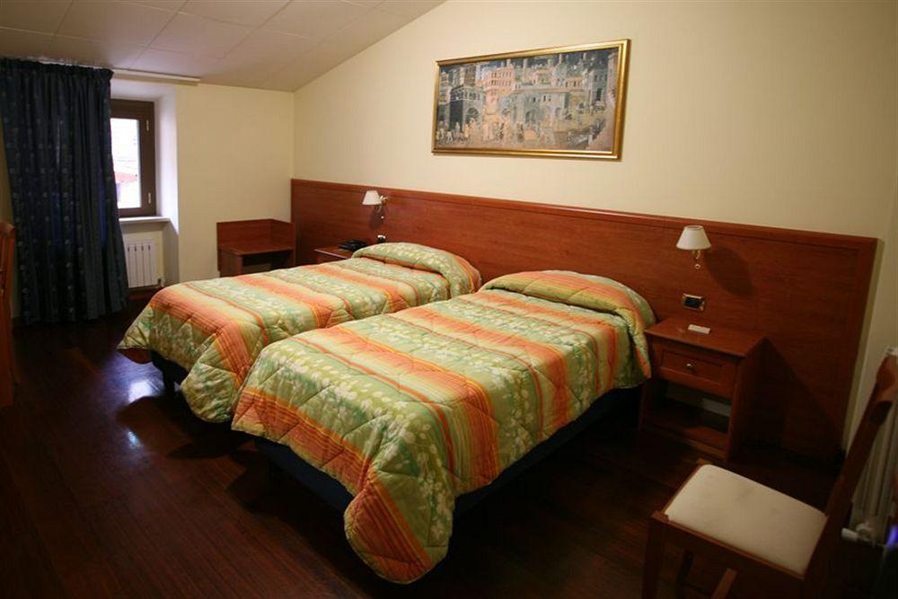 كاميرينو Hotel I Duchi المظهر الخارجي الصورة